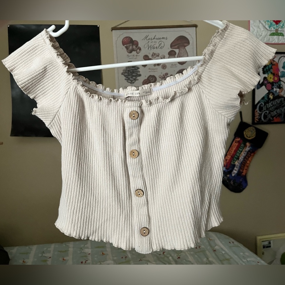 *BOGO!* Nude off/on the shoulder crop top